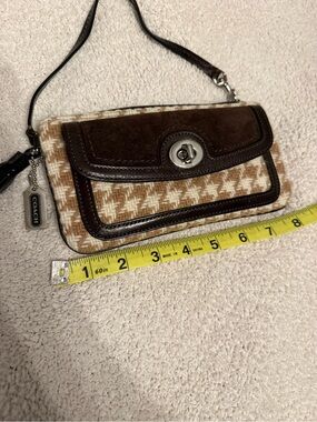 Coach Brown & Cream Houndstooth Turnlock Wristlet like new glossy leather trim